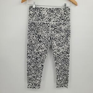 ♧ Athleta Elation Capri Leggings Ocelot Spot Size Medium Black and White
